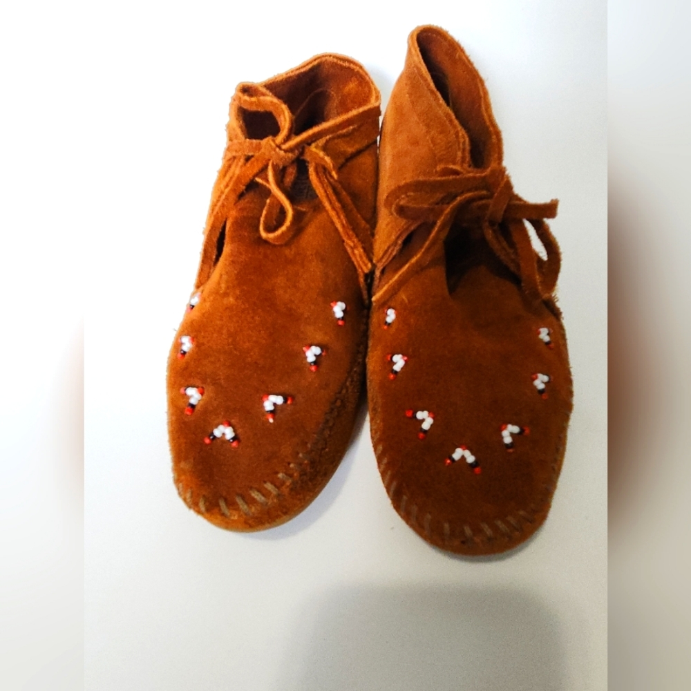Minnetonka Moccasins Size 9 women's